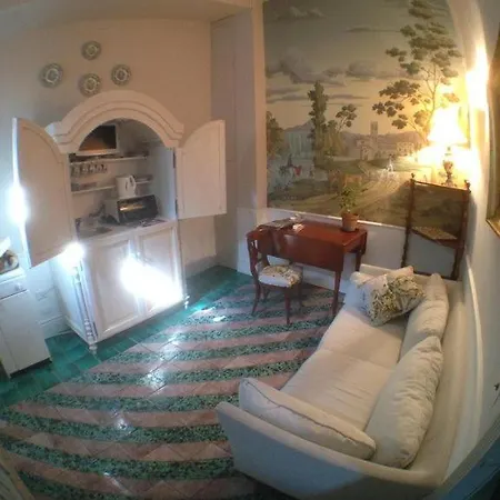 Via Crociferi / Center Apartment