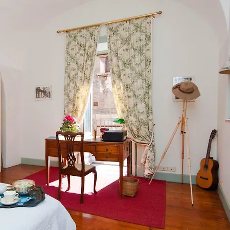 Via Crociferi / Center Apartment *