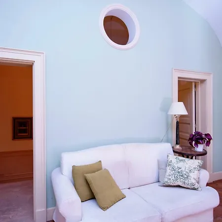 Via Crociferi / Center Apartment *